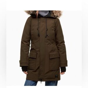 TNA Bancroft Parka - Olive Green - BLACK faux fur